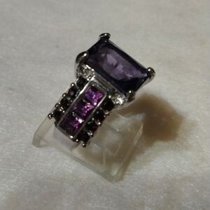 amethyst colored silver tone ring size 8 NWT (sku 387)